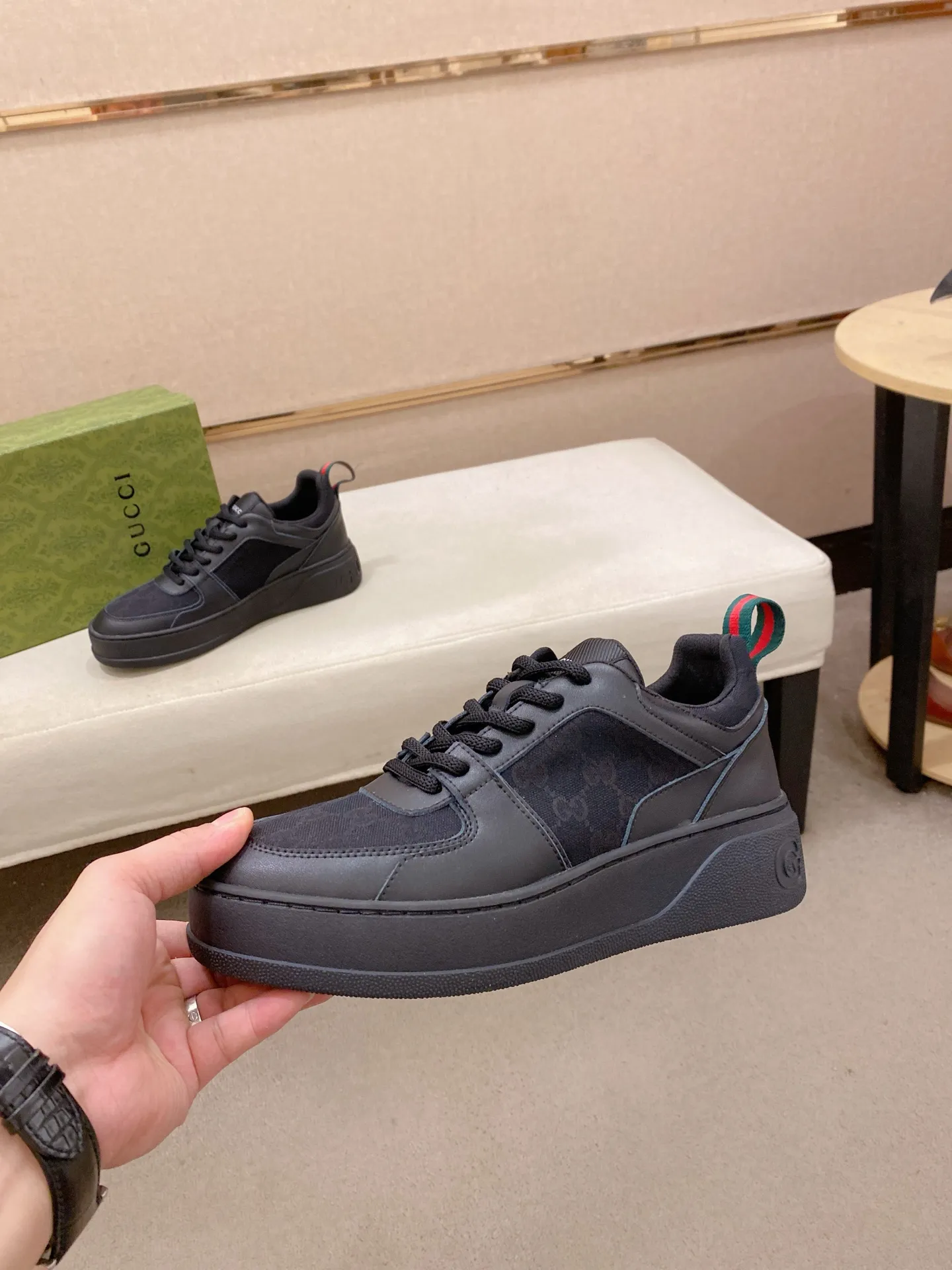 Men's clothing and shoes💰:420💰 (GUCCI) The latest model from the official website🎁🎁Casual and fashionable men's shoes👟, hot style💥The version is simple and elegant, exclusive for trendy men. The unique latest brand elements from the official website👑Original Gucci decoration, fashionable and generous, the fabric is original cowhide ✅Mesh breathable lining, the official website specifies wear-resistant casual outsole, the classic model is taken in kind at the counter🎬38-44 (can be customized for 45 non-refundable)